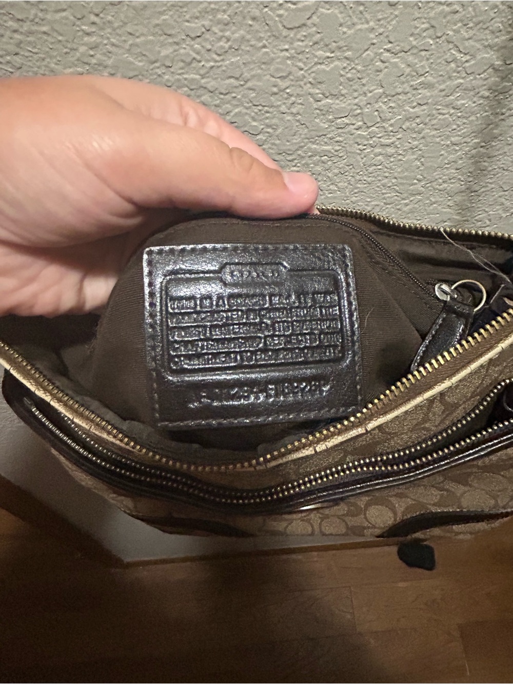 Cute Authentic Coach Crossbody - Picture 8 of 13